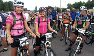 Emilie Thrane, Marte Skaug, Mette Liset og Karoline Elise Kalager klare til start på 5 topper.